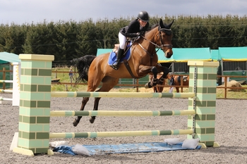 Saffron Hadfield- Baird wins NAF Five Star Bronze League Qualifier win at the Cabin Equestrian Centre